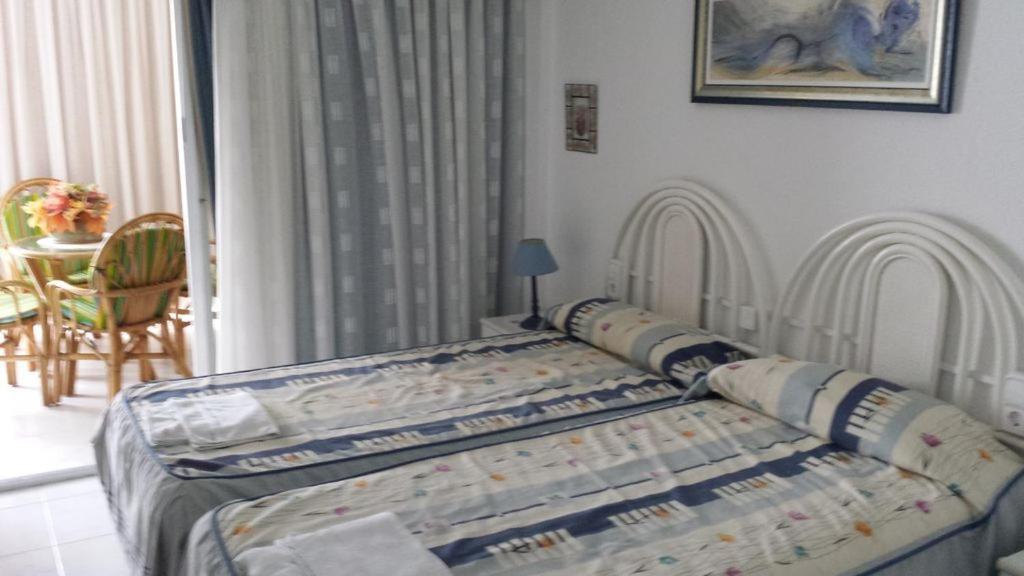 Apartamentos Cervantes Бенидорм Экстерьер фото