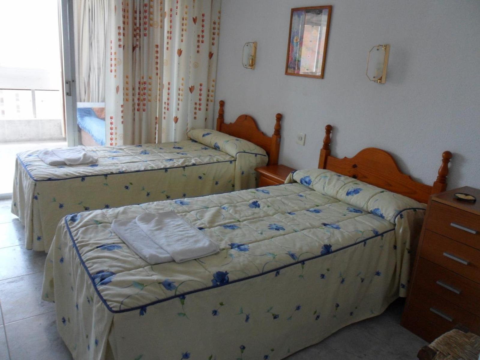 Apartamentos Cervantes Бенидорм Экстерьер фото