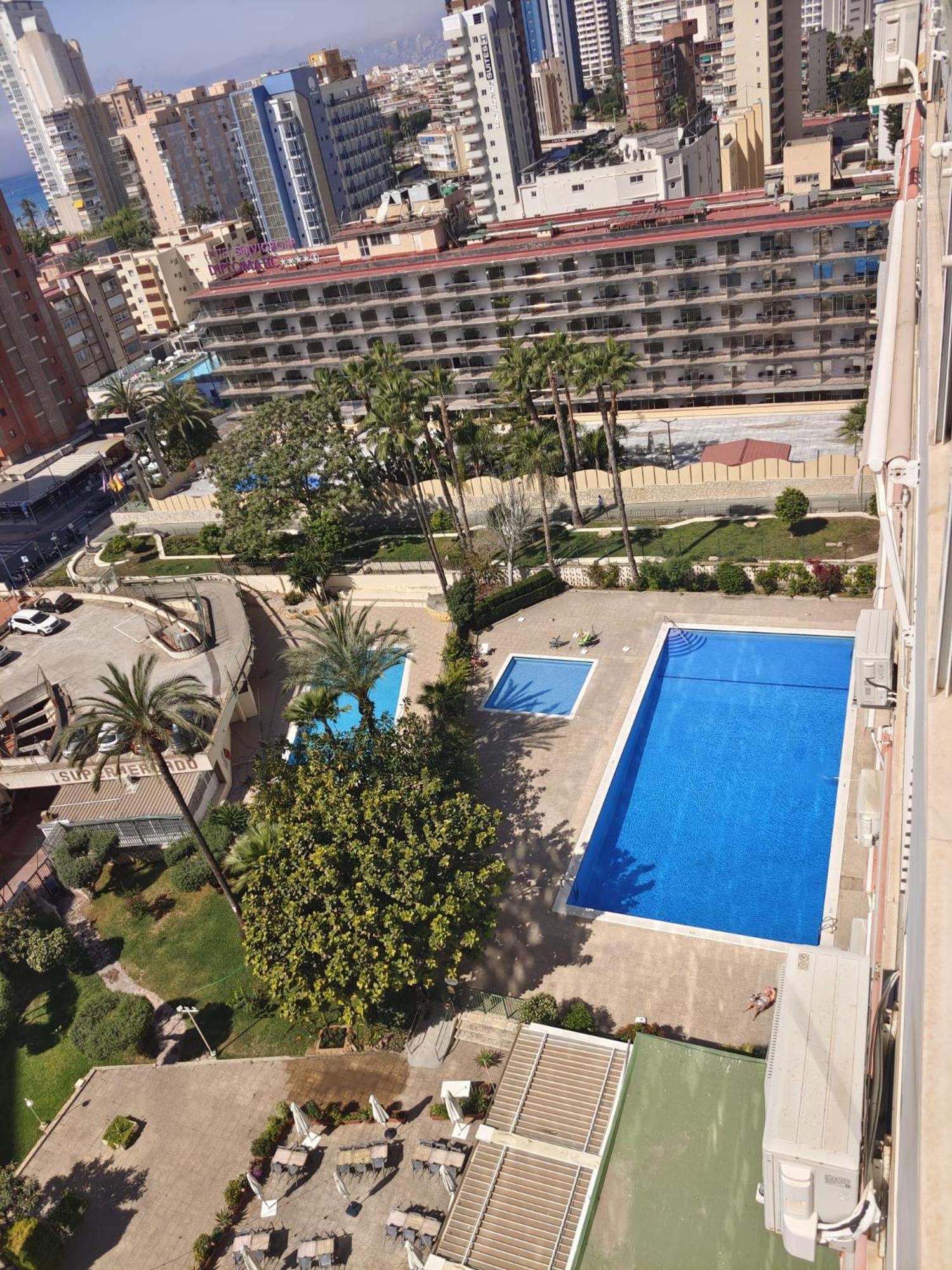 Apartamentos Cervantes Бенидорм Экстерьер фото